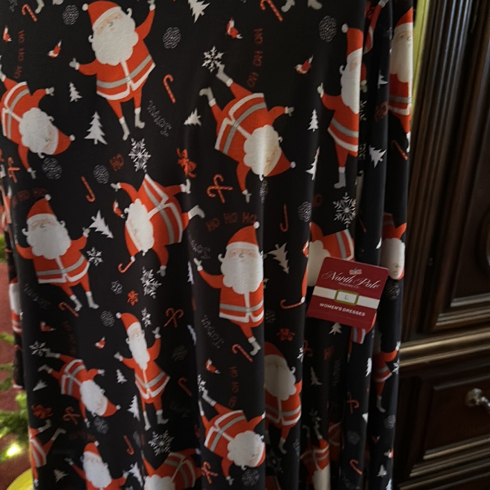 Santa Dress - Picture 3 of 8
